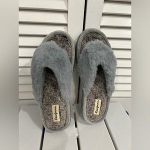 Dearfoam slippers UEC size large (9/10)